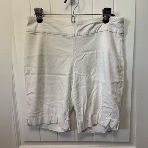 Counterparts Women's petite White Shorts. Size 6P. No pockets.